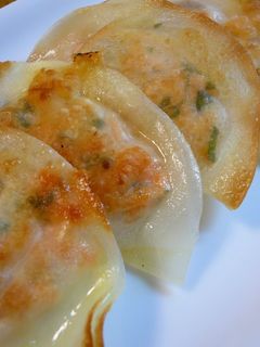 鮭とチーズのおつまみ餃子-レシピのメイン写真