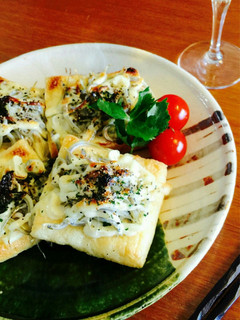 居酒屋気分☆釜揚げしんこのお揚げピザ♪-レシピのメイン写真