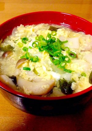 はんぺん入りフワフワ食べるかき玉スープ-レシピのメイン写真