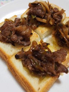 牛肉のすき焼き風炒めトースト-レシピのメイン写真