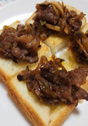 牛肉のすき焼き風炒めトースト-レシピのメイン写真
