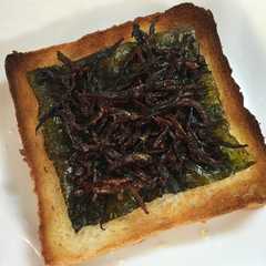 รูปของ いかなごのくぎ煮と海苔のトースト