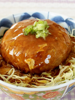 レンジで!春キャベツの豚つくねスタミナ丼-レシピのメイン写真