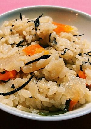 出汁で炊く、ひじきの炊き込みご飯-レシピのメイン写真