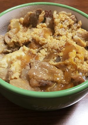 フライパンで20分！簡単★豚の卵とじ丼-レシピのメイン写真