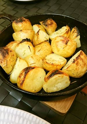 スキレットで新じゃが☆ローズマリー風味-レシピのメイン写真