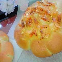 A picture of 桜えびとチーズのパン.
