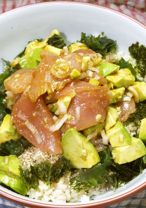 マグロ切り落としで作るカリフォルニア丼-レシピのメイン写真