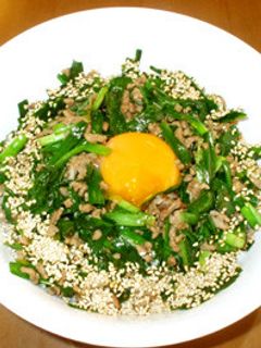 ニラ玉丼♪ニラ+ひき肉+卵+残りご飯丼-レシピのメイン写真