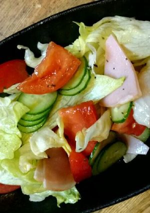 トマトとハムのバジル風味サラダ-レシピのメイン写真