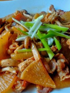 豚肉と大根としめじの、味噌と醤油炒め-レシピのメイン写真
