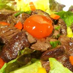 รูปของ 極味牛肉グリル～最強♪漬け卵黄を添えて❤
