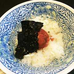 รูปของ 悪阻がつらいとき、熱くない梅茶漬け。