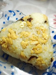 いり卵塩昆布おにぎり-レシピのメイン写真