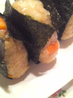 肉じゃが味の炊き込みご飯おにぎり-レシピのメイン写真