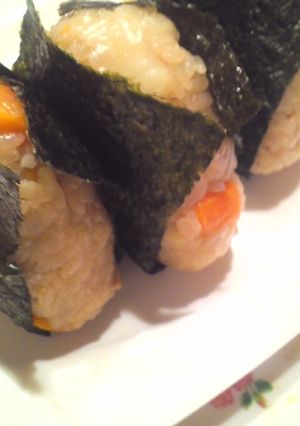 肉じゃが味の炊き込みご飯おにぎり-レシピのメイン写真