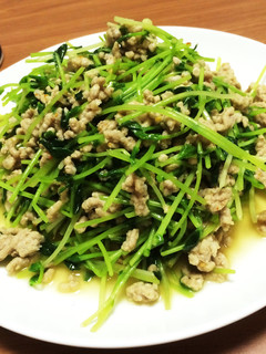 〈ビールのつまみ〉豆苗&ひき肉の簡単炒め-レシピのメイン写真
