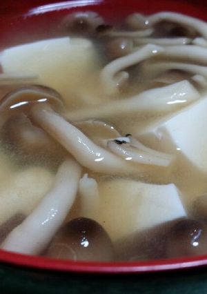 しめじと豆腐のヘルシー味噌汁-レシピのメイン写真
