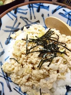 鶏そぼろと炒り卵の混ぜ混ぜ丼-レシピのメイン写真