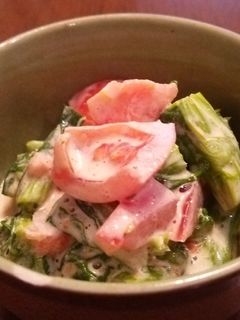 チンゲン菜花とトマトのゴママヨ和え-レシピのメイン写真