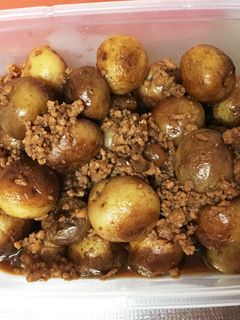 新じゃがとひき肉の煮っころがし-レシピのメイン写真