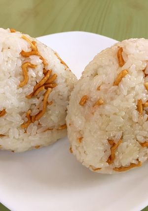 ☆ごま油香るベビスタ焼そばおにぎり-レシピのメイン写真