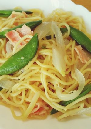 スナップエンドウと新玉ねぎの春色焼きそば-レシピのメイン写真