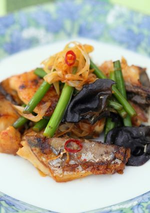 鯖と茎にんにくのピリリ韓国風炒め-レシピのメイン写真