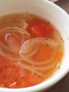 簡単美味しい♪玉ねぎとトマトのスープ-レシピのメイン写真
