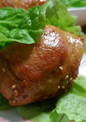 肉巻きおにぎり☆甘酢生姜･大葉＋サンチュ-レシピのメイン写真