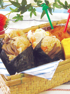 簡単!まいたけおにぎり弁当 お花見に-レシピのメイン写真