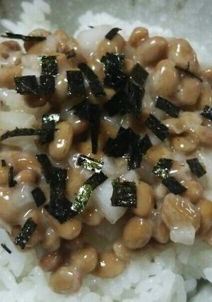 簡単☆えごま油➕玉ねぎ入りで健康納豆丼♪-レシピのメイン写真