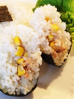 お弁当♬ツナコーン*マヨ味噌おにぎり-レシピのメイン写真