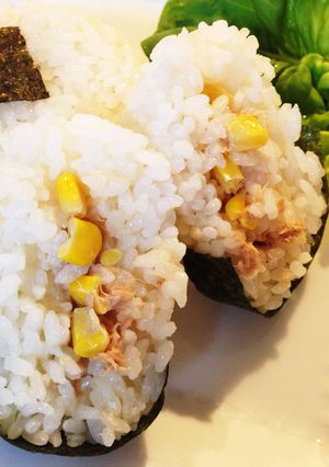お弁当♬ツナコーン＊マヨ味噌おにぎり-レシピのメイン写真