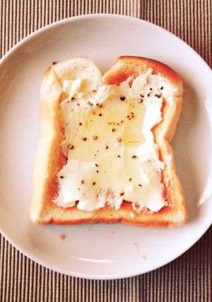 はちみつクリチトーストwithペッパー-レシピのメイン写真