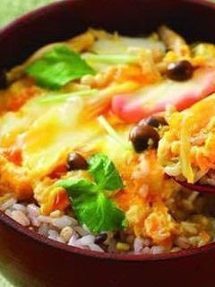 かまぼこたっぷり、とろ〜り卵のっけ丼-レシピのメイン写真