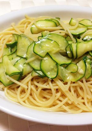 たっぷりズッキーニのレモンチーズパスタ-レシピのメイン写真