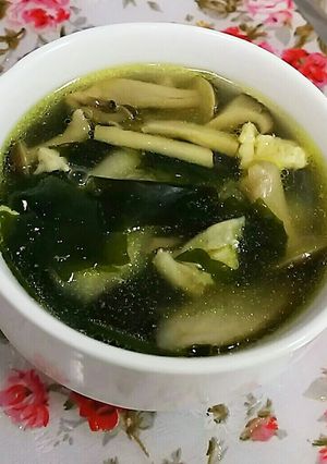鶏皮とワカメのスープ-レシピのメイン写真