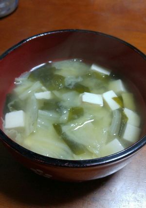 ☆白菜とわかめのみそ汁☆-レシピのメイン写真