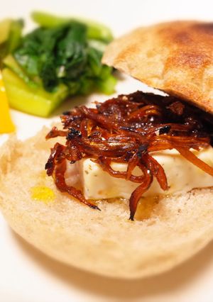 【意外な相性！】釘煮とチーズのバーガー-レシピのメイン写真