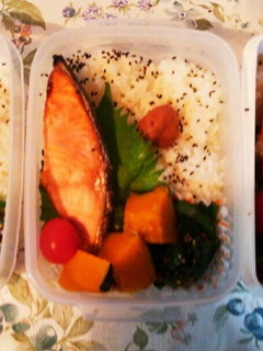 簡単大胆鮭弁当-レシピのメイン写真