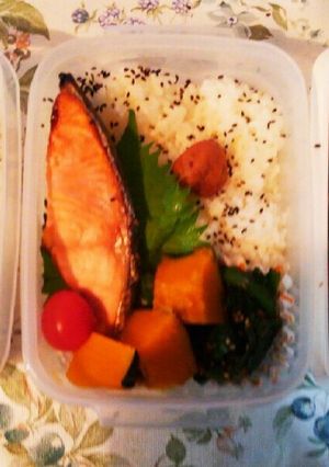 簡単大胆鮭弁当-レシピのメイン写真