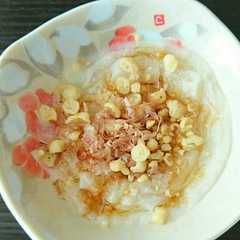 รูปของ 簡単♪お餅にかつお節と揚げ玉のせるだけ♬