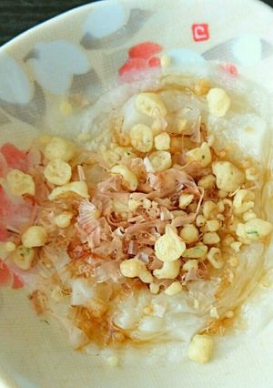 簡単♪お餅にかつお節と揚げ玉のせるだけ♬-レシピのメイン写真