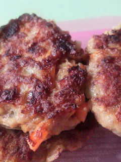 【混ぜて焼くだけ】人参ハンバーグ-レシピのメイン写真