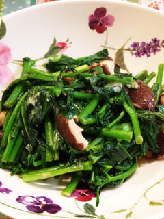 つぼみ菜と椎茸のチーズ乗っけ炒め-レシピのメイン写真