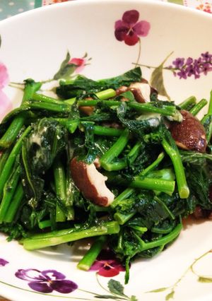 つぼみ菜と椎茸のチーズ乗っけ炒め-レシピのメイン写真