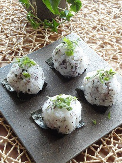 大葉とゆかりの一口おにぎり-レシピのメイン写真