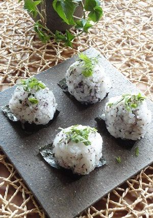 大葉とゆかりの一口おにぎり-レシピのメイン写真