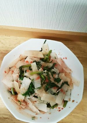 大根と春菊の梅肉＆胡麻油＆味ぽん和え-レシピのメイン写真